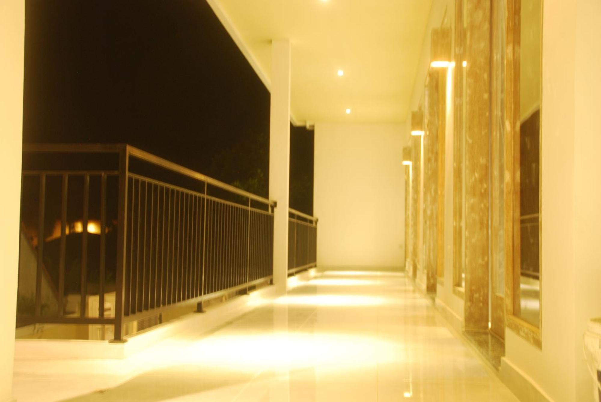 Hotel Sugiras Living à Denpasar Chambre photo