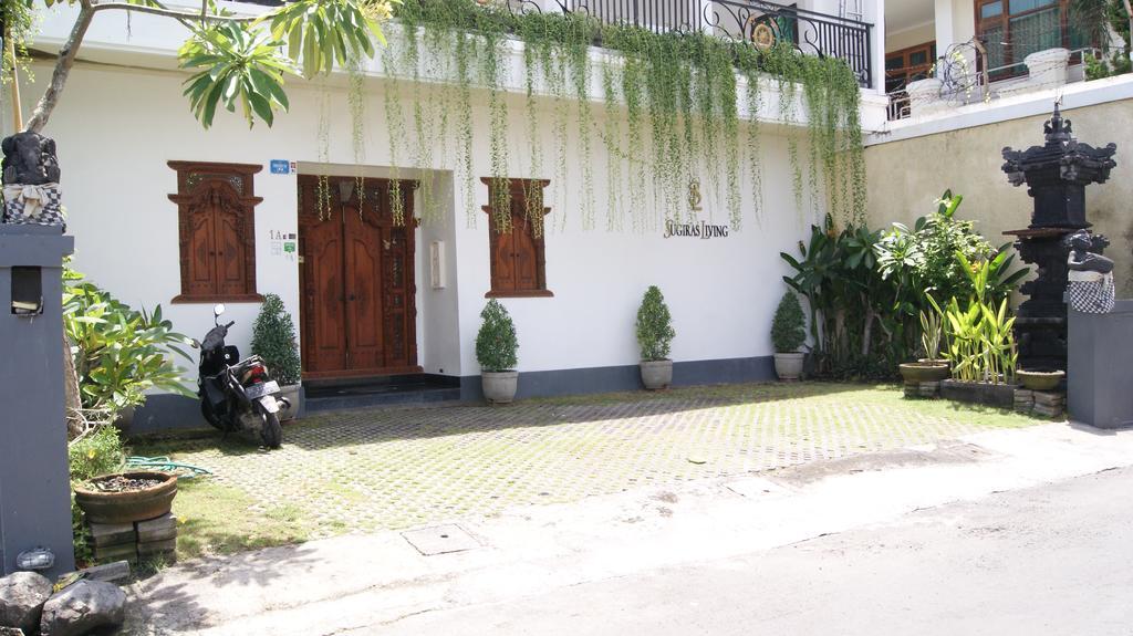 Hotel Sugiras Living à Denpasar Extérieur photo