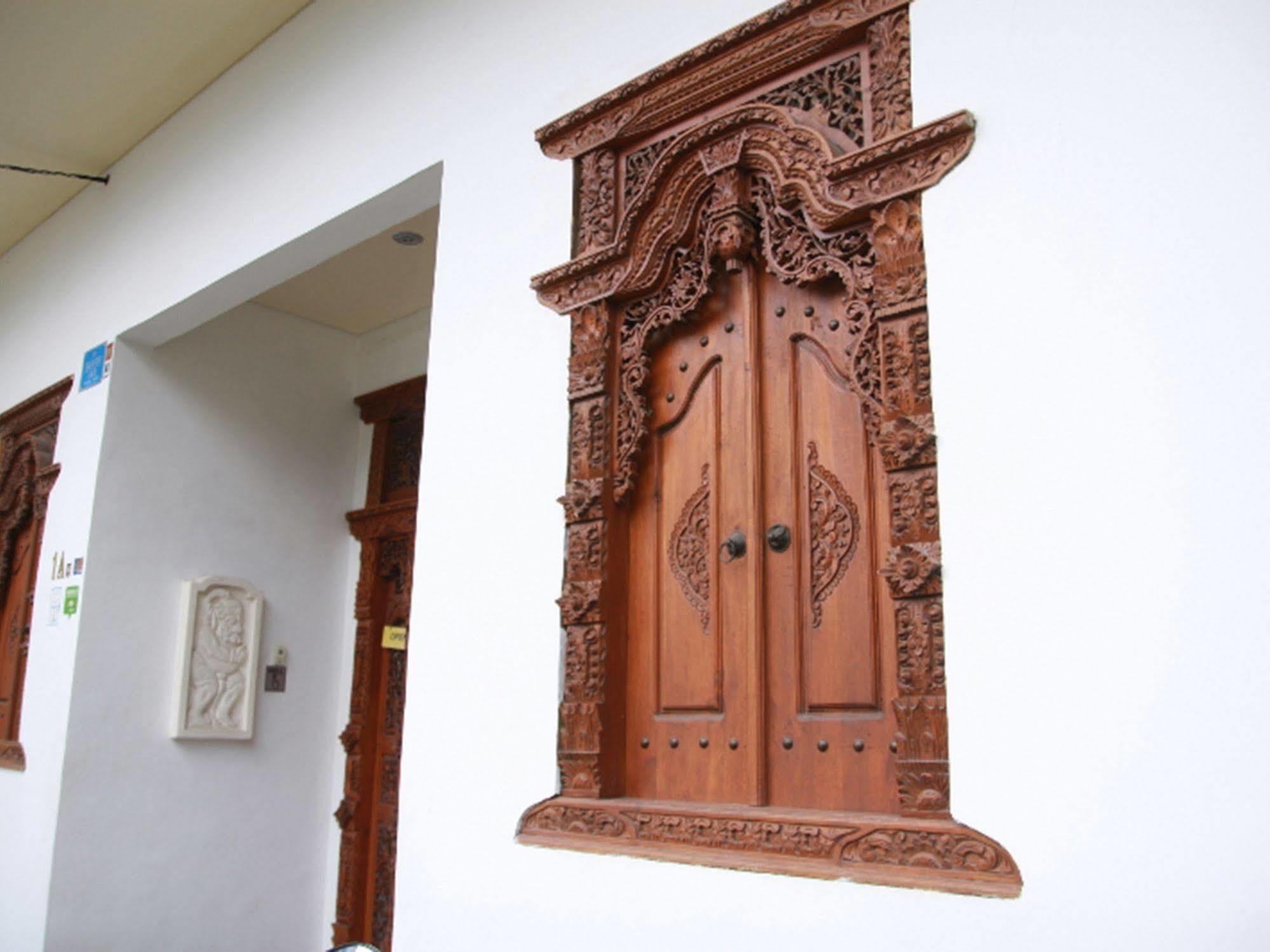 Hotel Sugiras Living à Denpasar Extérieur photo