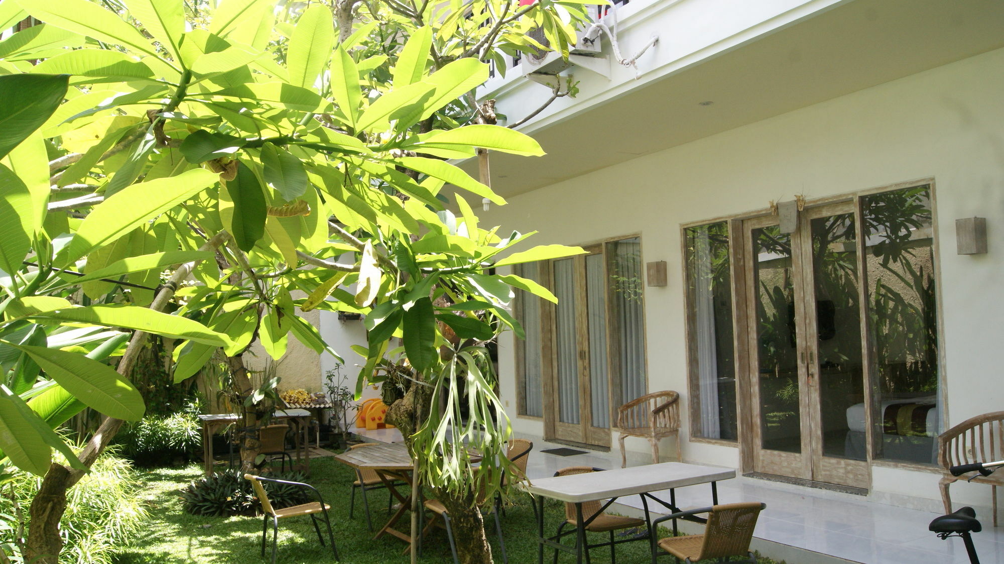 Hotel Sugiras Living à Denpasar Extérieur photo