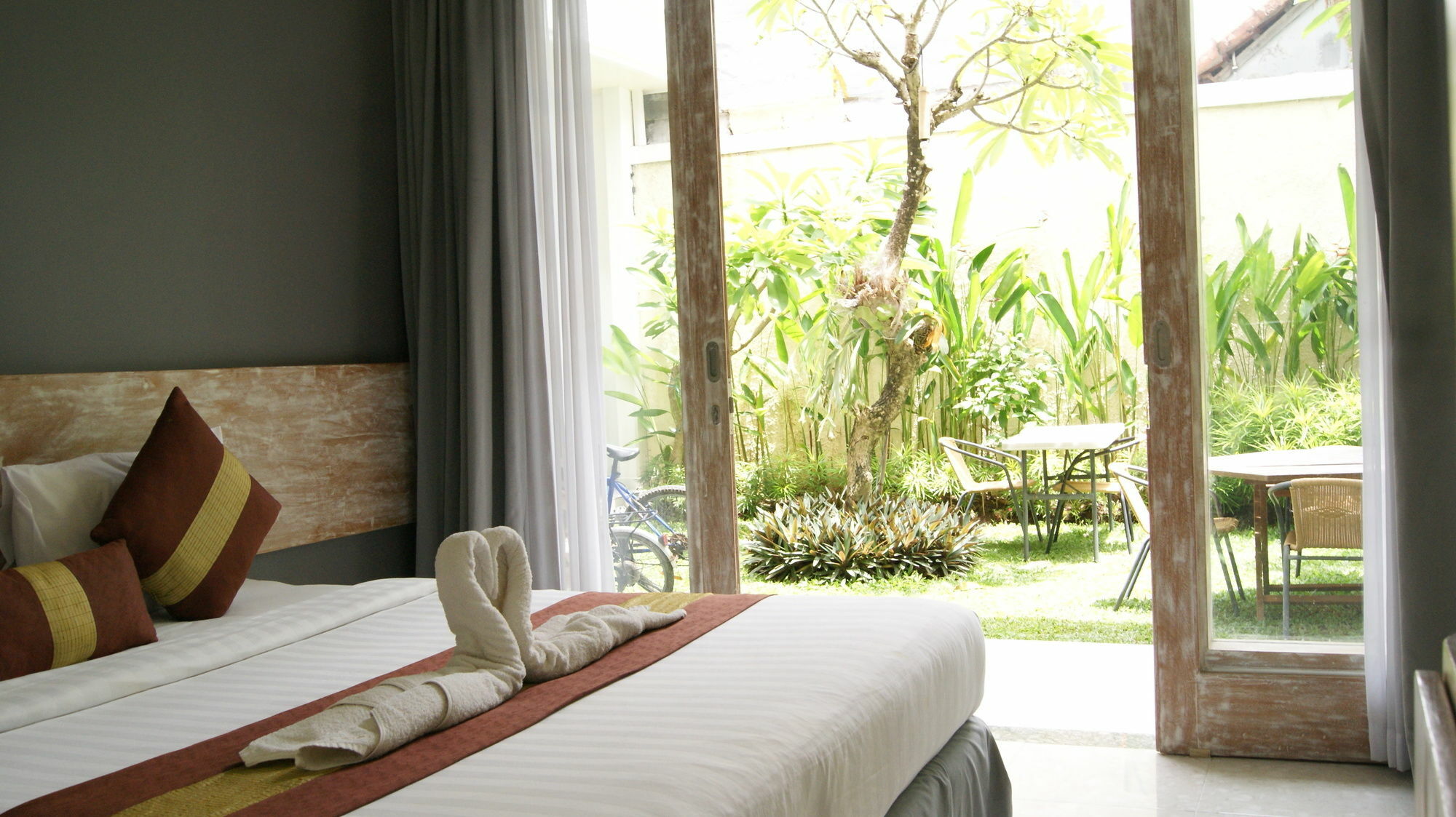 Hotel Sugiras Living à Denpasar Extérieur photo