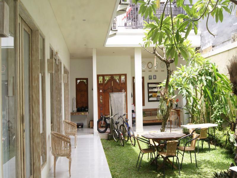 Hotel Sugiras Living à Denpasar Extérieur photo